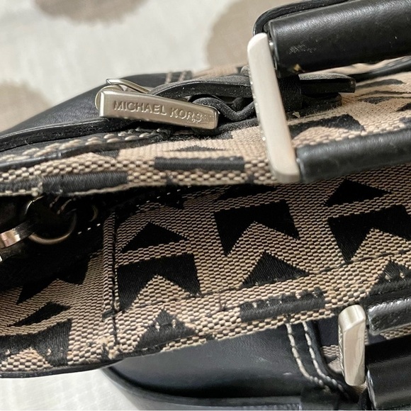 MICHAEL KORS, AUTHENTIC PURSE. TAN & BLACK WITH MK SIGNATURE DESIGN. - Picture 11 of 11